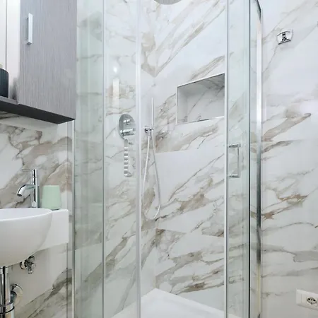 Апартаменты 5 Cozy Pigneto Apt, Wifi & Ac Рим